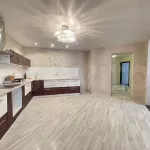 Четырехкомнатную квартиру с джакузи и панорамными окнами продают в Барнауле. Фото