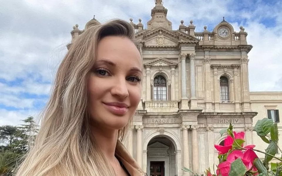 Дочь погибшей в клинике Юлии Бурцевой не приедет на похороны матери из Италии