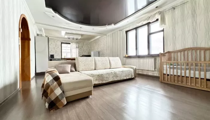 260-метровый дом с видом на горы и баней продают в Горно-Алтайске. Фото