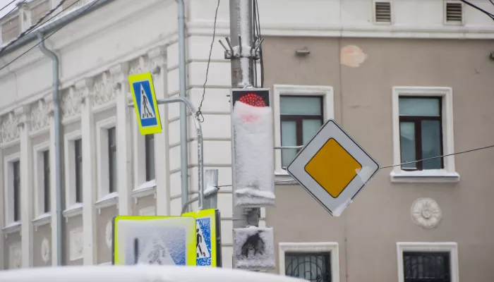 Пробки в 10 баллов в вечерний час пик парализовали движение в Барнауле
