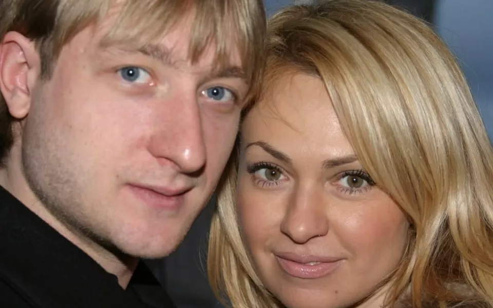 Яна Рудковская и Евгений Плющенко отметили 19-летие знакомства архивными фотографиями