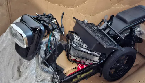 Алтайские таможенники передали почти 100 незаконных электроскутеров участникам СВО