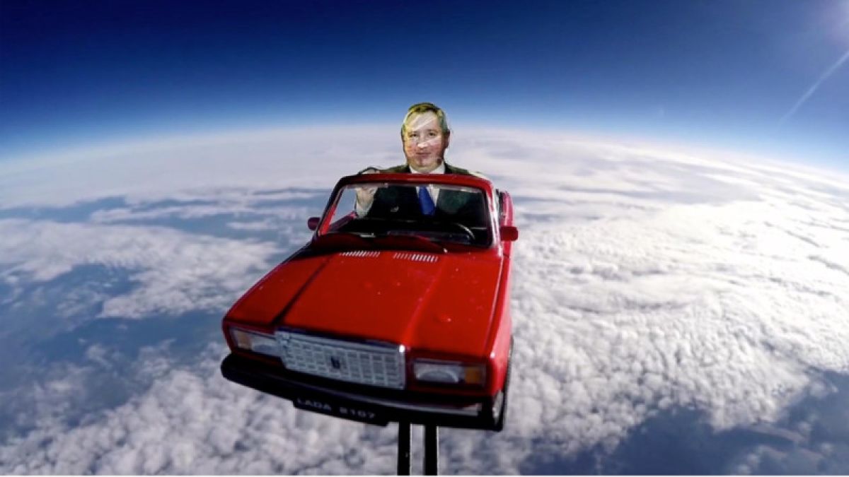Илон Маск отреагировал на запуск в космос картонного Рогозина на "семерке"