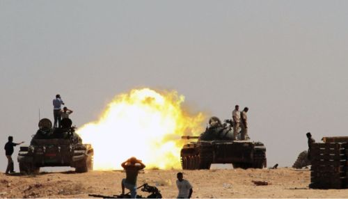 Видео боя двух советских танков в Ливии появилось в Сети