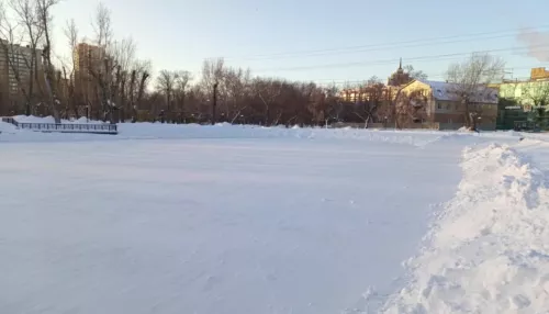 В барнаульском парке Изумрудный расширили площадь катка