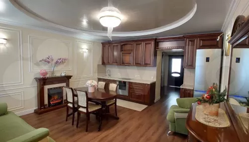 Просторную квартиру с аквариумом и поющими соловьями продают в Барнауле. Фото