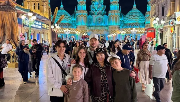 Сергей Лазарев посетил с семьей Дубай и показал, как выросли его дети за семь лет