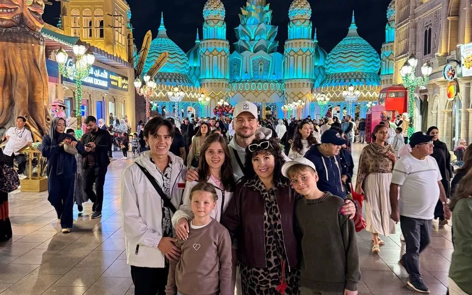 Сергей Лазарев посетил с семьей Дубай и показал, как выросли его дети за семь лет