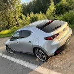 Серебристую Mazda без пробега по РФ продают в Горно-Алтайске почти за 2 млн руб. Фото