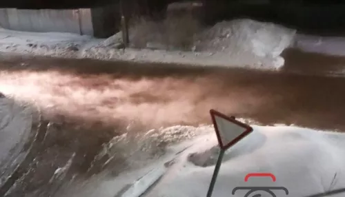 Улицы Рубцовска затопило после порыва трубы в 30-градусный мороз