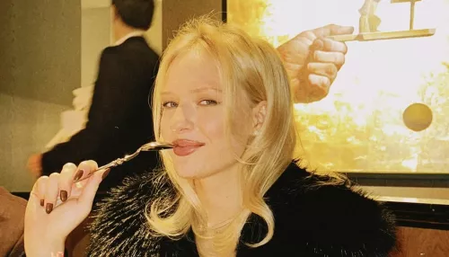 Неземная красота: звезда Слова пацана показала стильный образ на пляже Дубая