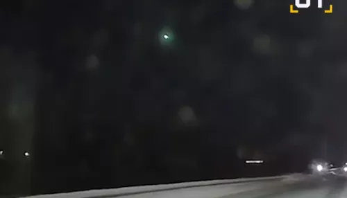 В российском регионе сняли загадочный огненный шар в небе. Видео