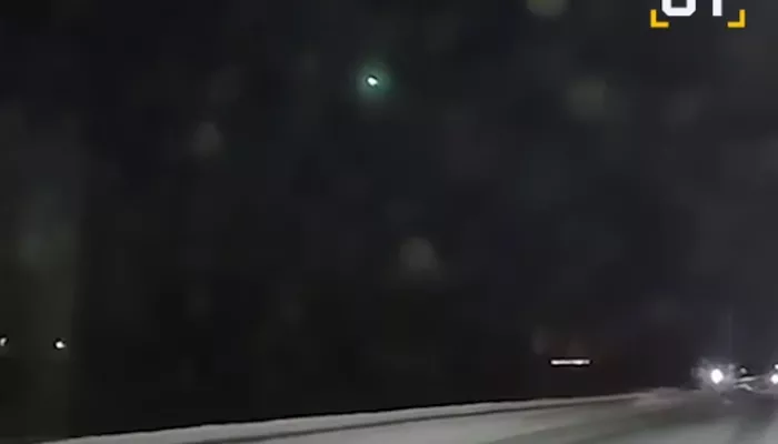 В российском регионе сняли загадочный огненный шар в небе. Видео