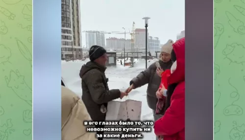 Барнаульцы решили отблагодарить дворника за труд в морозы и вручили теплый подарок