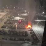 На барнаульской парковке морозной ночью сгорел дотла Renault Logan