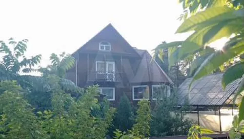 Трехуровневый коттедж у Катуни продают в Республике Алтай за 69 млн рублей. Фото