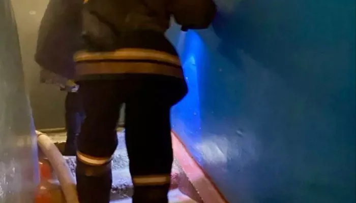 22 человек спасли при пожаре в общежитии в Заринске