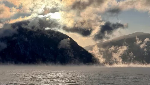 Особое представление: в Алтайском заповеднике показали, как парит Телецкое озеро