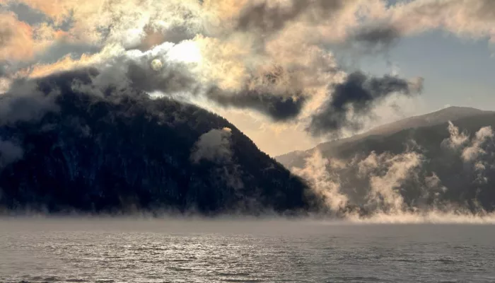 Особое представление: в Алтайском заповеднике показали, как парит Телецкое озеро