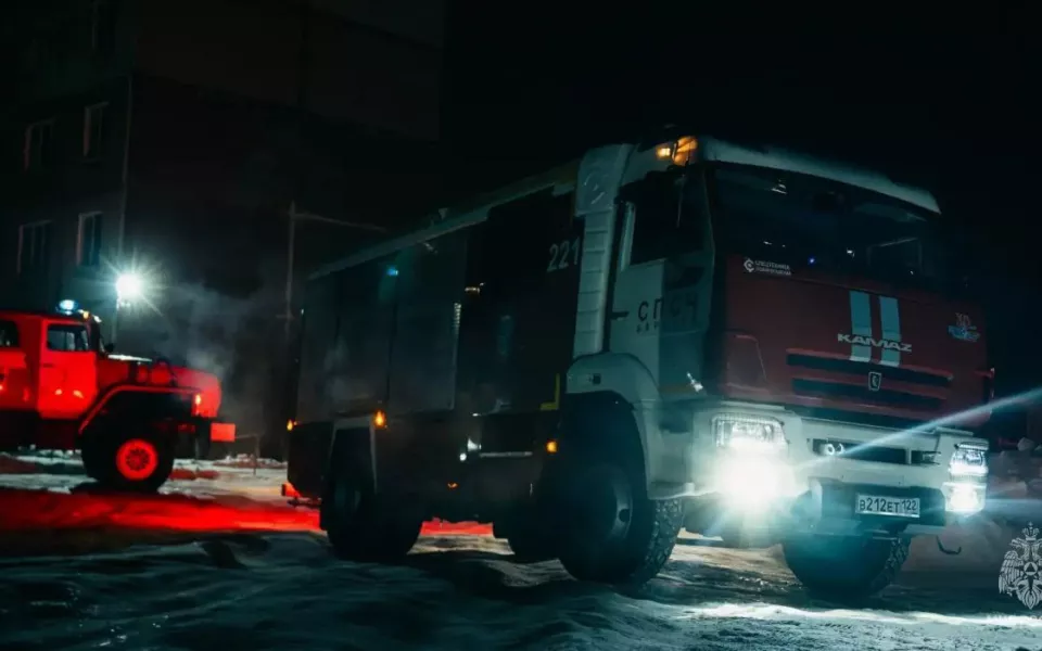 Два крупных пожара произошло в гаражных кооперативах в Барнауле