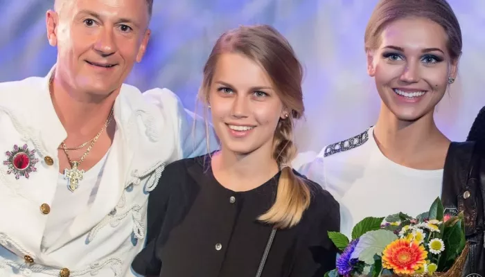 Кристина Асмус повторила тренд и показала свой 2016 год. Фото 10-летней давности