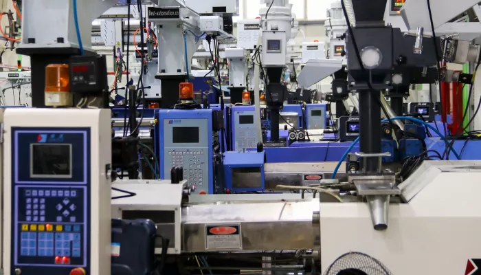 Отодвинуть от станка: как роботы помогают алтайскому заводу вдвое экономить на людях