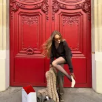 Жена российского миллиардера примерила белье из меха в зимнем лесу. Фото