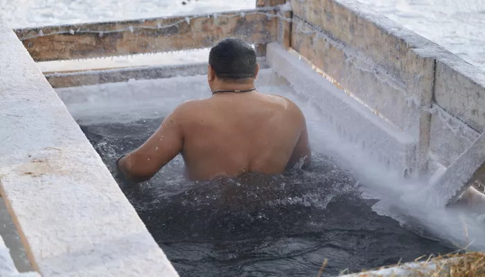 Как в Горно-Алтайске проходят крещенские купания. Фоторепортаж