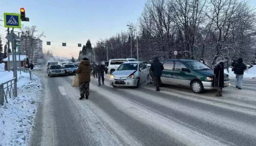 Массовое ДТП с пятью автомобилями произошло в Горно-Алтайске