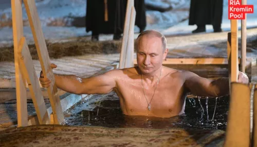 Путин традиционно окунулся в прорубь на Крещение Господне
