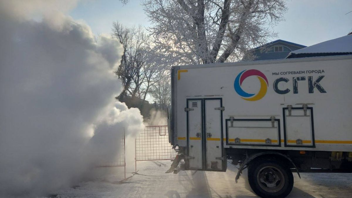 Место аварии на теплосети в Рубцовске