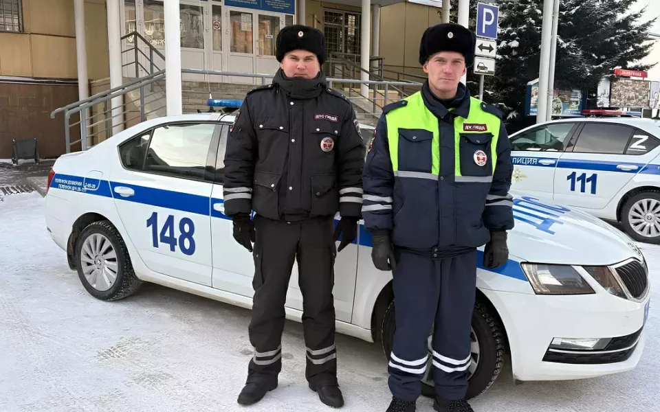 Семья с детьми застряла на трассе в Республике Алтай в 40-градусный мороз