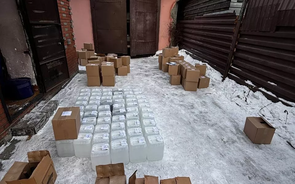 Внушительную партию контрафактного алкоголя нашли дома у семейной пары в Бийске
