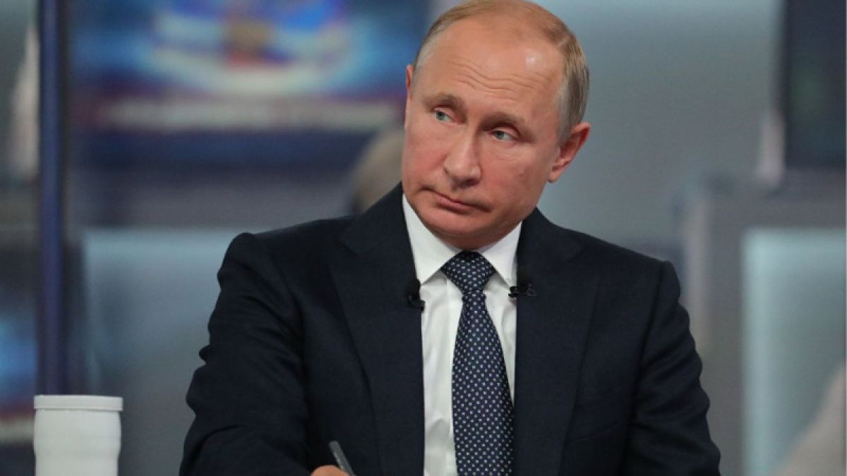 Более миллиона вопросов поступило на прямую линию с Путиным