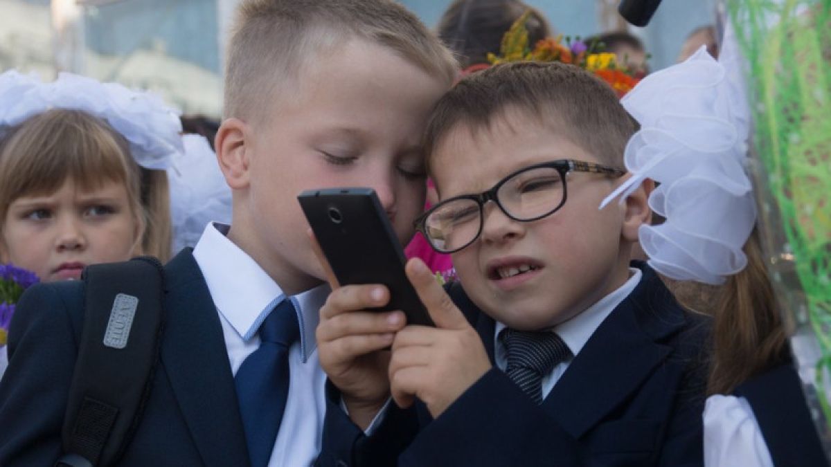 Цифровые анкеты с данными о соцсетях могут ввести для школьников в России