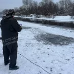 Двое детей на ватрушках провалились под лед на реке и утонули. Фото