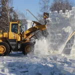 Архивные фото: как в Барнауле с экскаваторами разбирали главную елку 15 лет назад