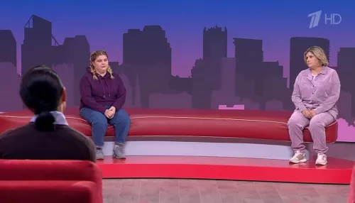 Как живет девушка из Алтайского края, просившая лишить родителей прав ради квартиры