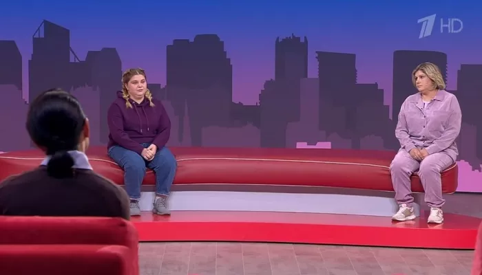 Как живет девушка из Алтайского края, просившая лишить родителей прав ради квартиры