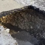 На месте коммунальной аварии в Рубцовске обвалился асфальт