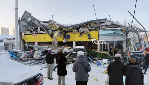 Появилось видео момента обрушения торгового центра в Новосибирске