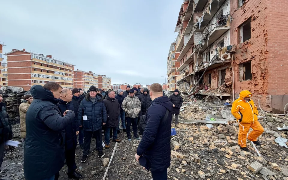 Барнаульцы стали свидетелями прилета беспилотника по многоэтажке в Адыгее