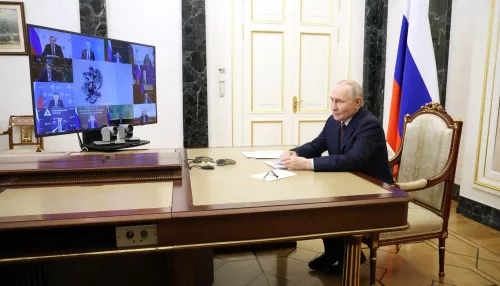 Во время совещания Путина с правительством настойчиво звонил телефон спецсвязи