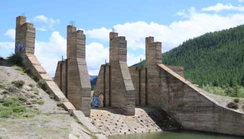 ГЭС, которой не было: как выглядят руины Чуйской электростанции в Горном Алтае. Фото