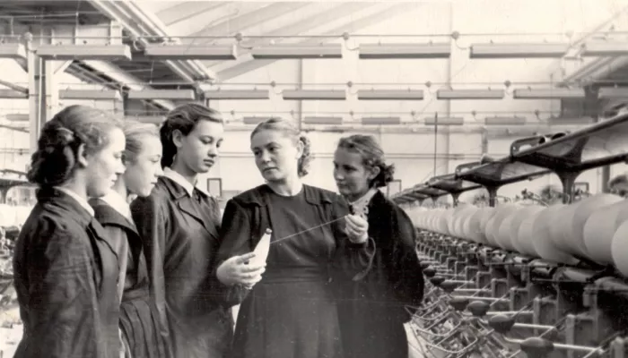 От станков до прилавков: каким был завод, уступивший место гипермаркету Алтай. Фото