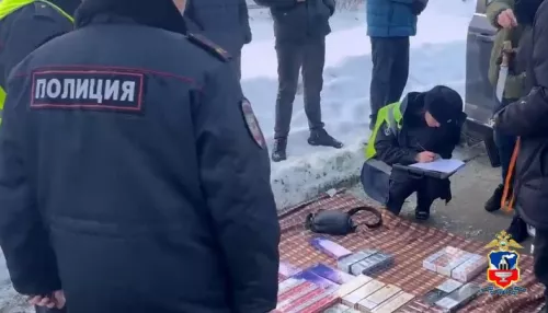 Полицейские изъяли арсенал оружия у торговца поддельным алкоголем в Новоалтайске