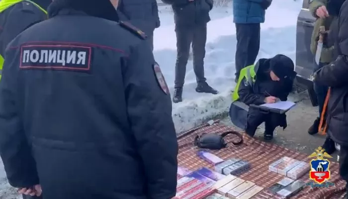 Полицейские изъяли арсенал оружия у торговца поддельным алкоголем в Новоалтайске