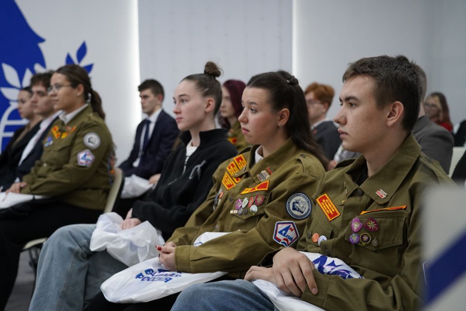 Встреча алтайских единороссов со студентами