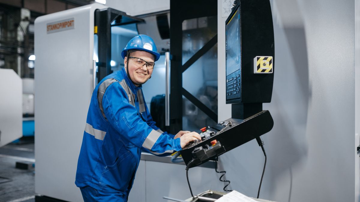 Сотрудник производства