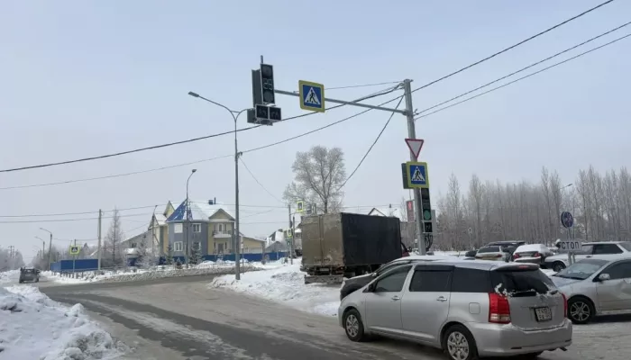 В Барнауле установили новый светофор на аварийном участке